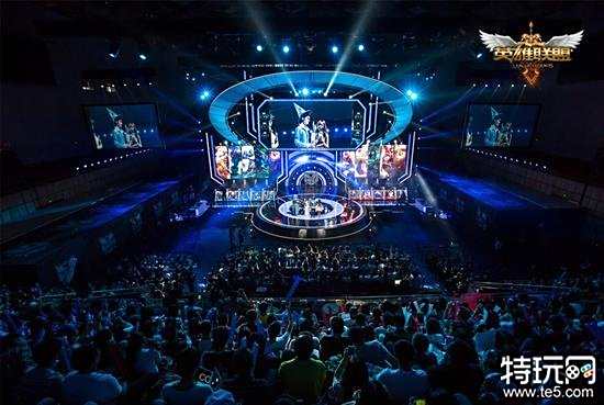 曼城球迷吃 曼城球迷吃